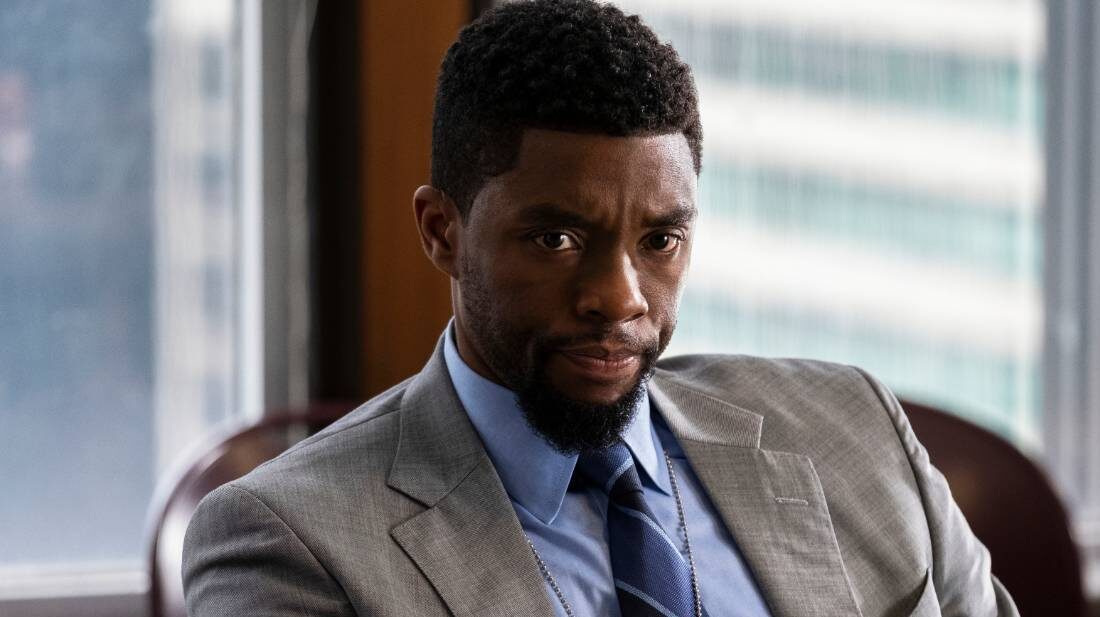 Chadwick Boseman em Crime Sem Saída, leia a crítica