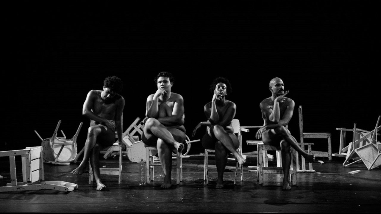 Isto é um Negro. Lucas Wickhaus, Ivy Souza, Mirella Façanha e Raoni Garcia. Leia a crítica no Vivente Andante.