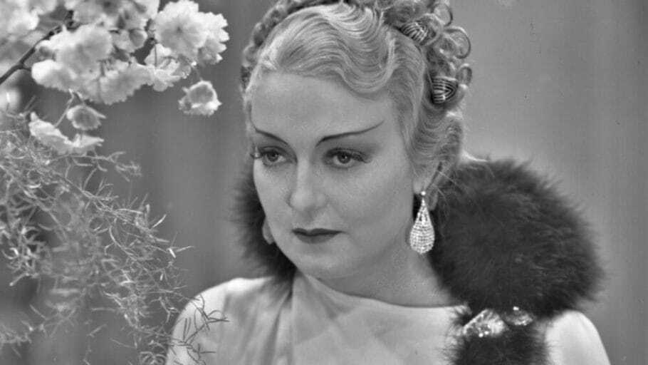 Leonie Atriz e Espiã