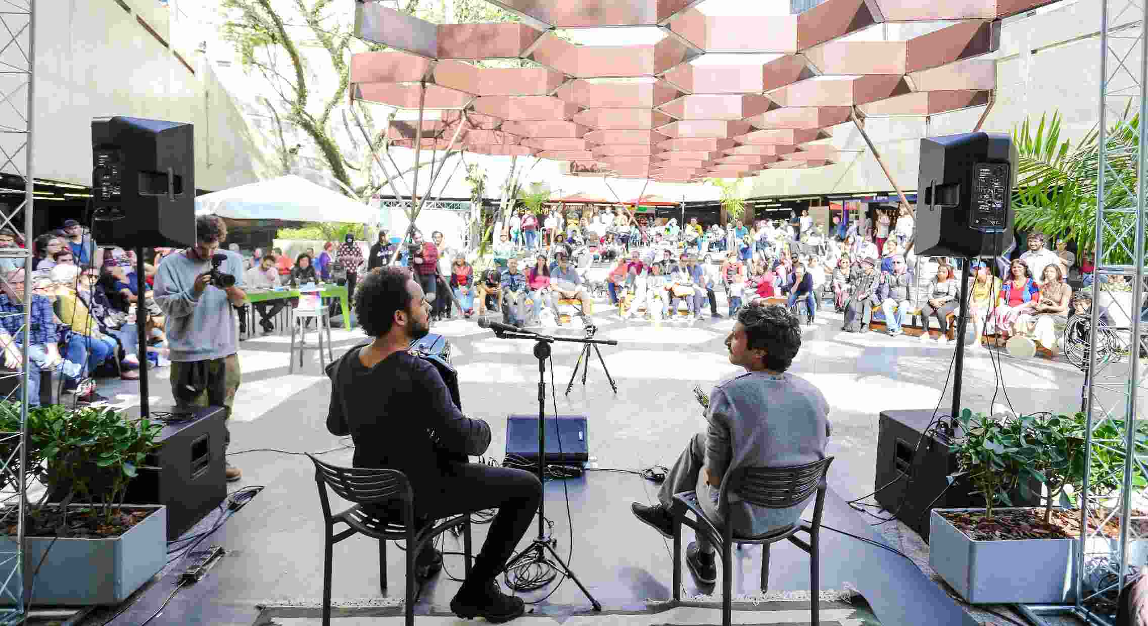 Toca ai musicos de rua