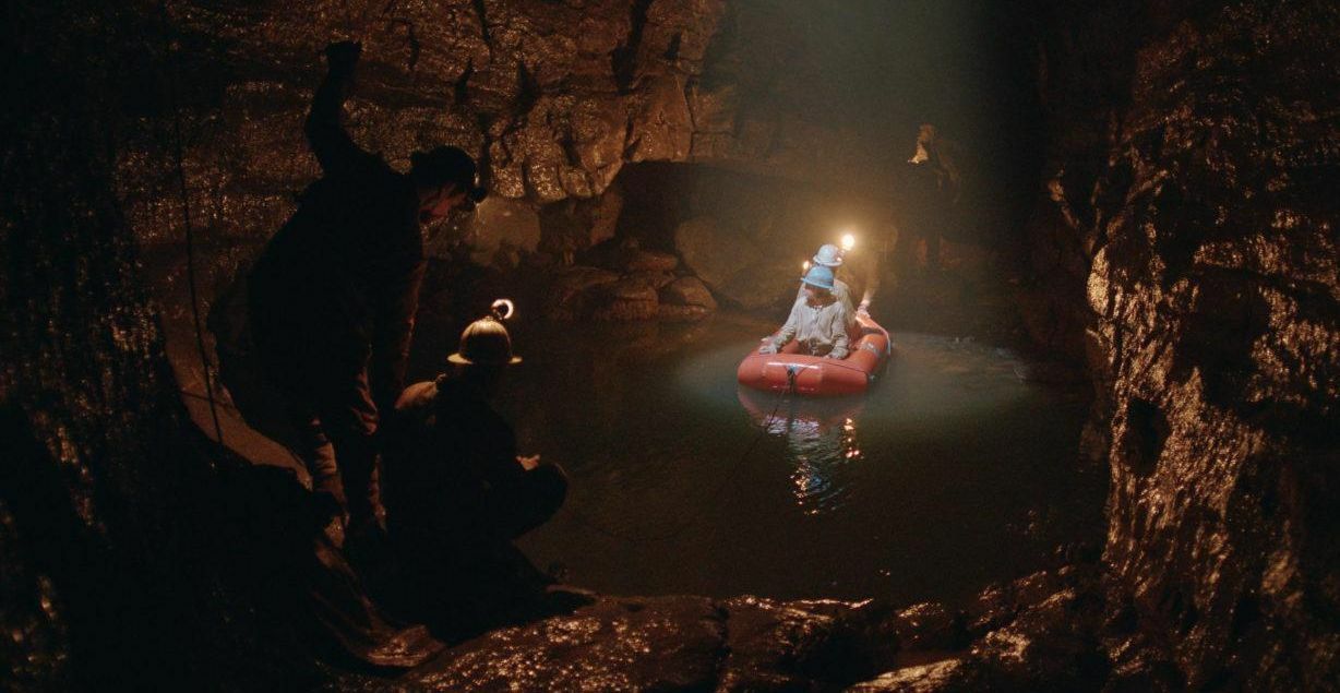 crítica il buco filme italiano