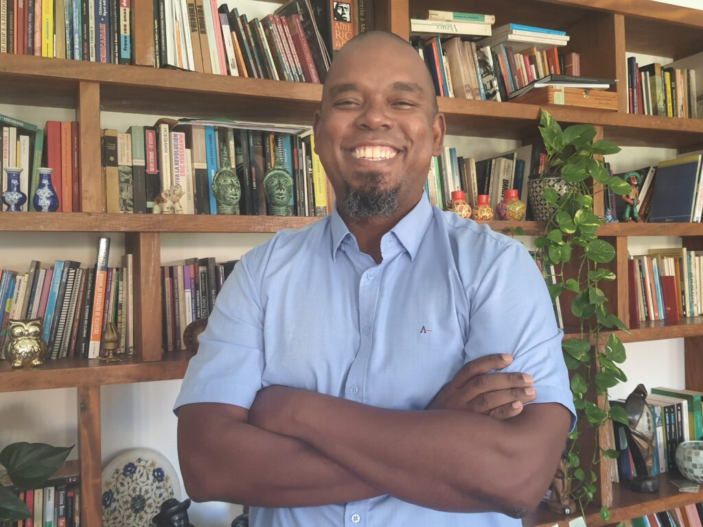 Mídia, colonialismo e imperialismo cultural