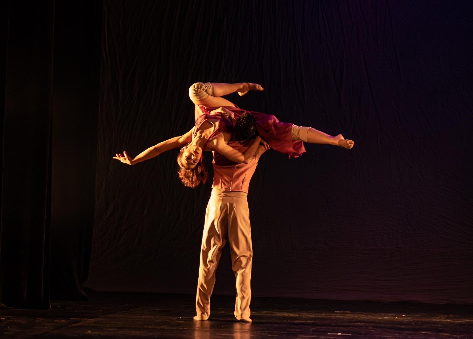 chico canto e corpo em foto de Fernando Ferreira