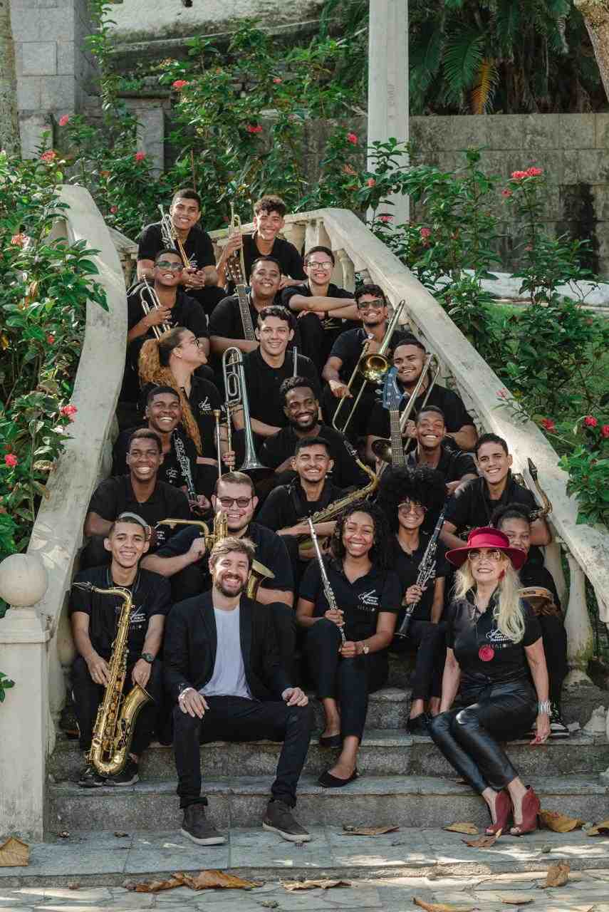 Orquestra Violões do Forte de Copacabana e Shalom.