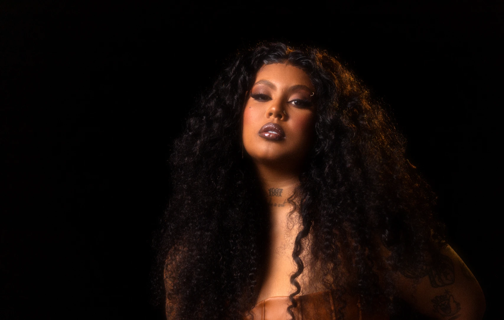 Budah , Azzy, Cynthia Luz e Bivolt Brilham no Projeto 'Elas' de DJ Gustah"