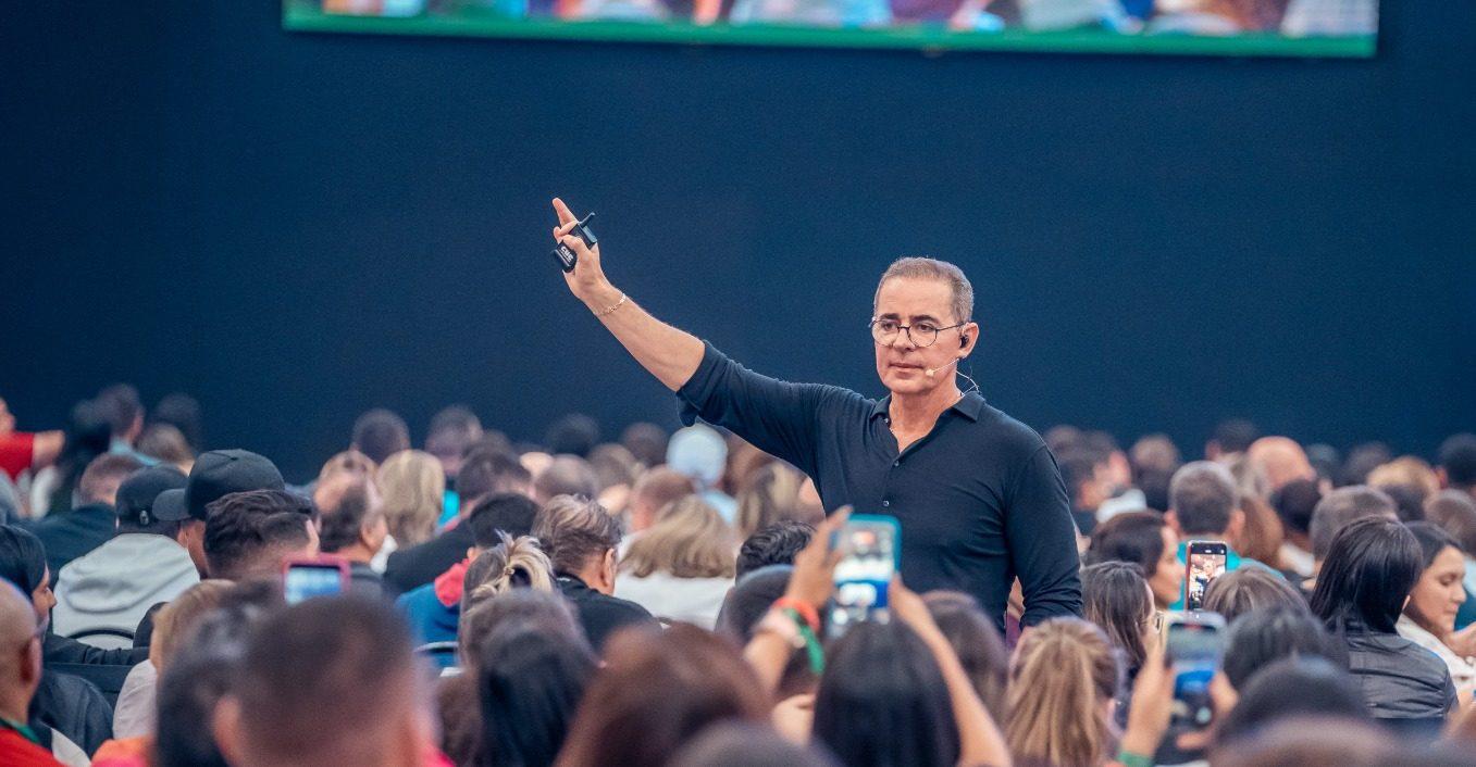 Paulo Vieira, autor de dois best-sellers volta ao Rio para o maior treinamento de inteligência emocional do mundo, o Método CIS