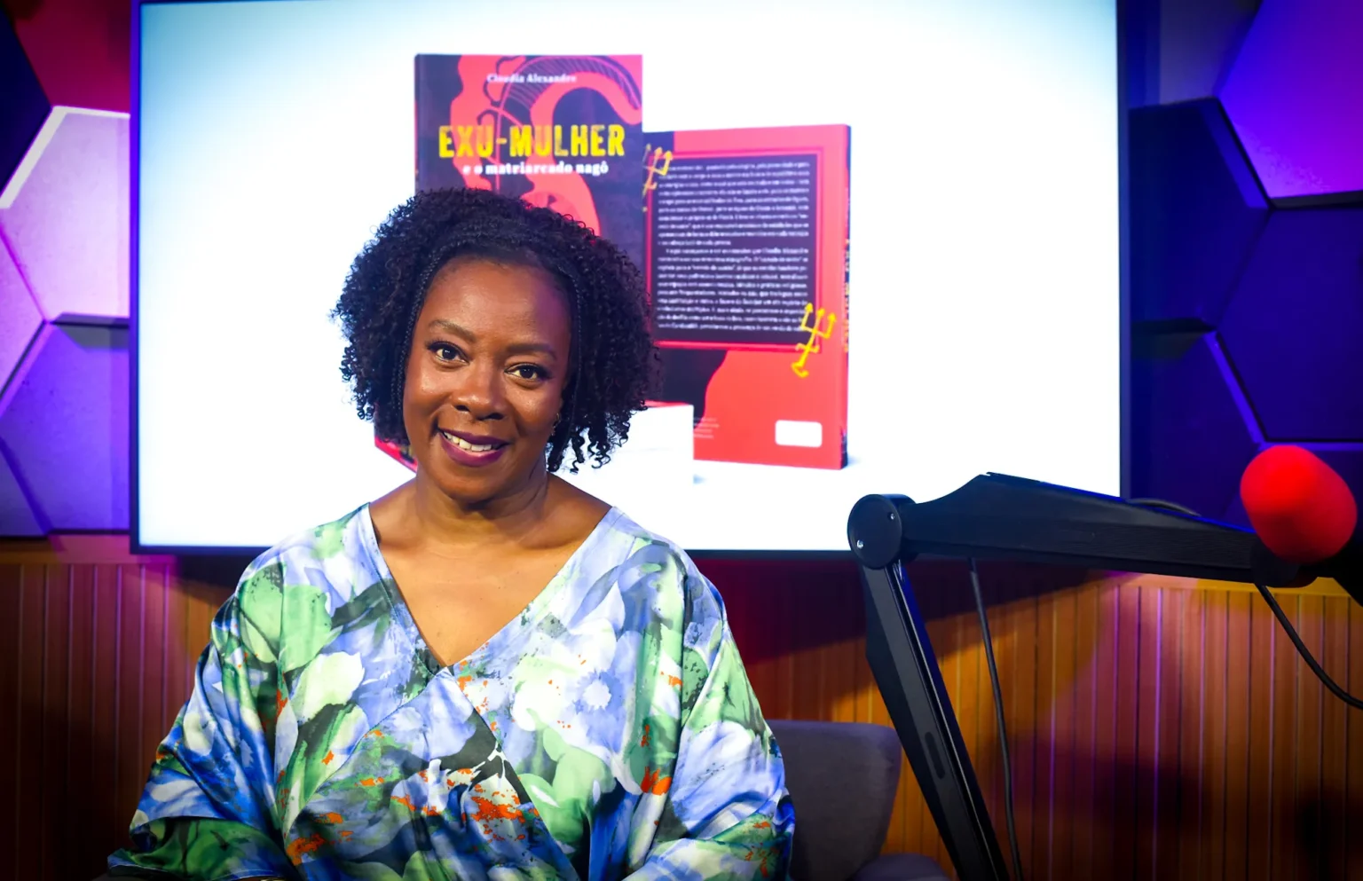 Claudia Alexandre lança livro sobre ambiguidade de Exu e a resistência das mulheres no candomblé