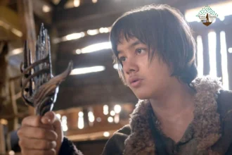 As teorias sobre Theo em Os Anéis de Poder apontam para conexões misteriosas e destinos sombrios na Terra-média, incluindo uma possível ligação com os Nazgûl ou Rohan.