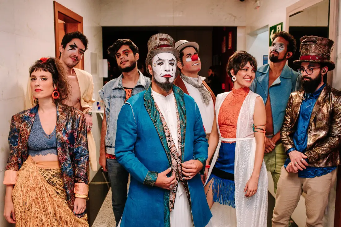 O Teatro Mágico estreia turnê “Reencontro” na Fundição Progresso