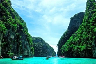 phuket tailandia Setor aéreo aquecido: Azul transporta 1,3 milhão a mais, LATAM contrata e Emirates libera passe regional