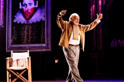 Monólogo de Othon Bastos retorna ao Rio após sucesso nacional