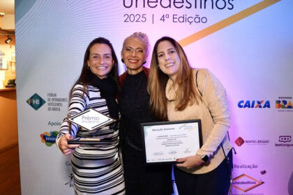 Roberta Werner, diretora-executiva do Visit Rio; Vaniza Schuler, da Unedestinos e Tatiana Kingston, coordenadora de congressos e eventos do Visit Rio. Foto: Divulgação Unedestinos