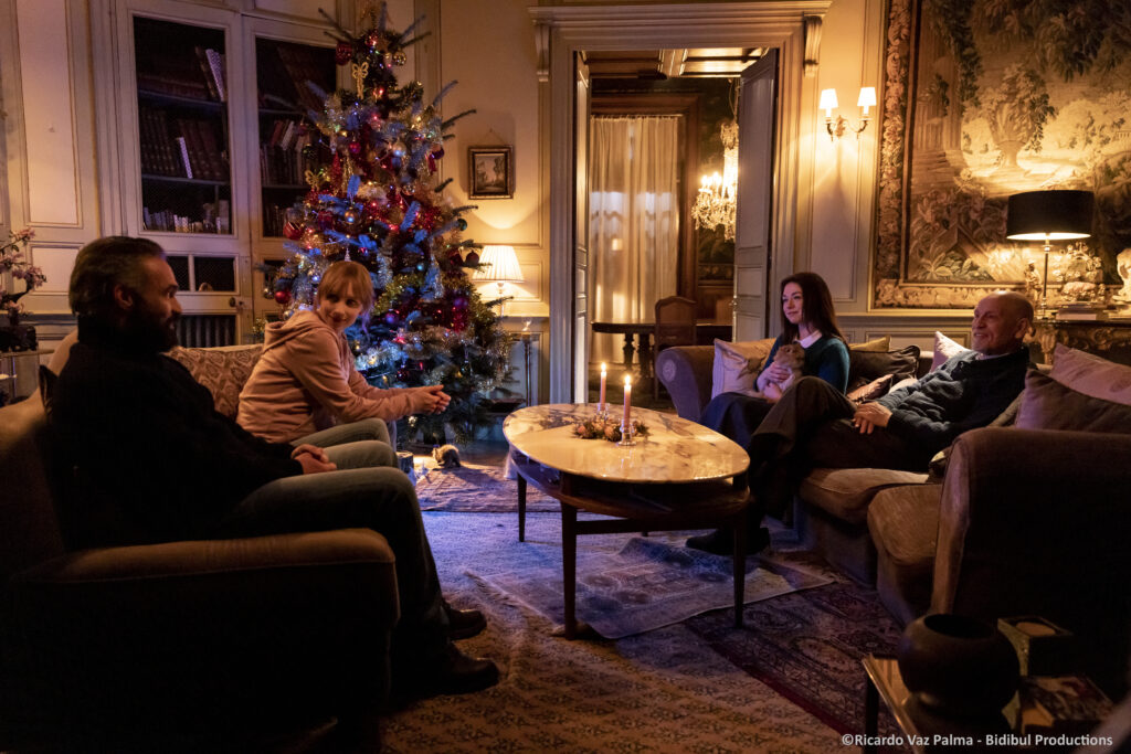 John Malkovich, Émilie Dequenne, Philippe Bas e Eugénie Anselin em cena de Sr. Blake ao seu Dispor- Divulgação Mares Filmes