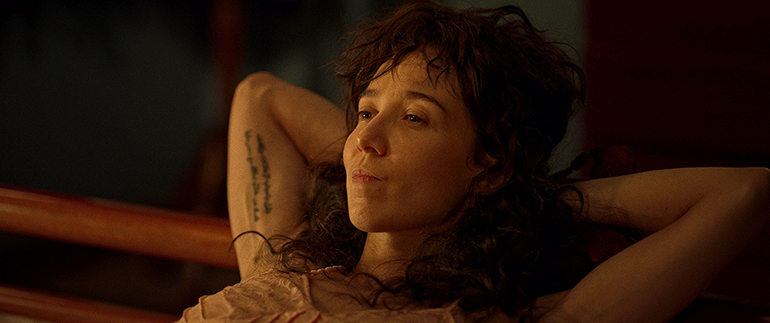 Marjorie Estiano em cena de Enterre Seus Mortos- Divulgação Festival do RIo