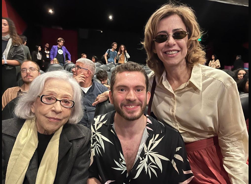 Fernanda Montenegro, André Quental Sanchez e Fernanda Torres em sessão de "Gêmeas" realizada no 27º Festival do Rio