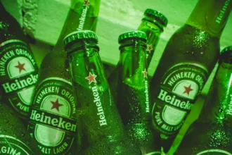 Grupo Heineken lança plataforma “Desce+1” para capacitar profissionais e conectar bares e restaurantes em todo o Brasil