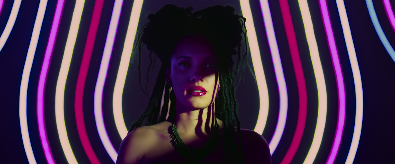 Thais Lago em cena de "Love Kills"- Divulgação Festival do Rio