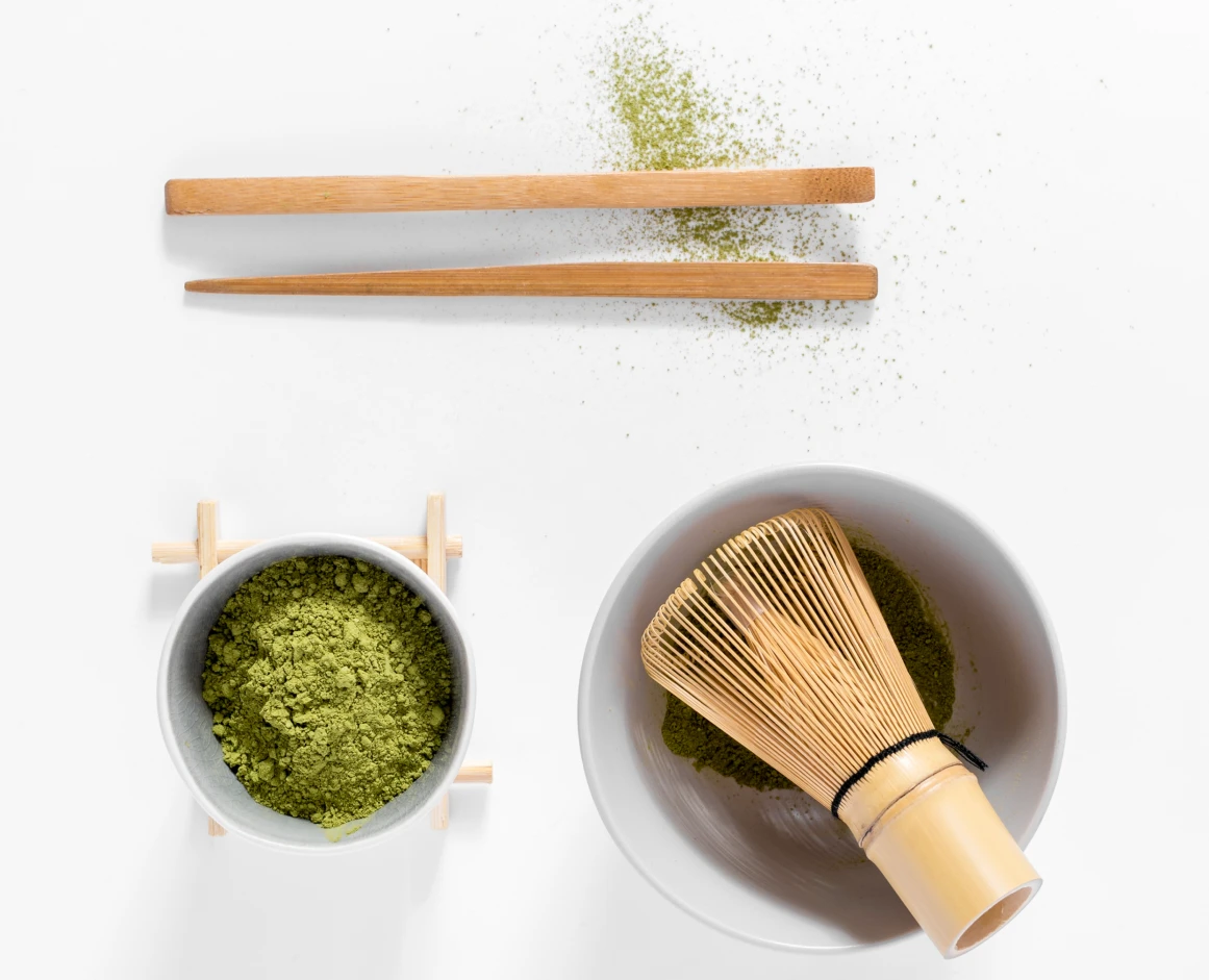 O segredo do matchá: tradição milenar, energia suave e o toque verde que conquistou o mundo