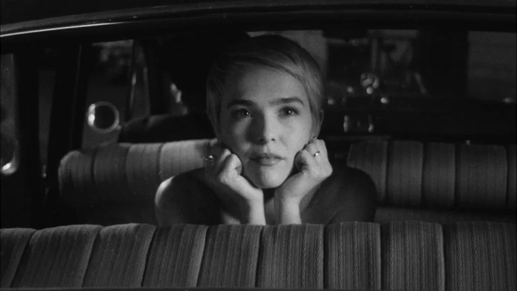 Zoey Deutch em cena de Nouvelle Vague