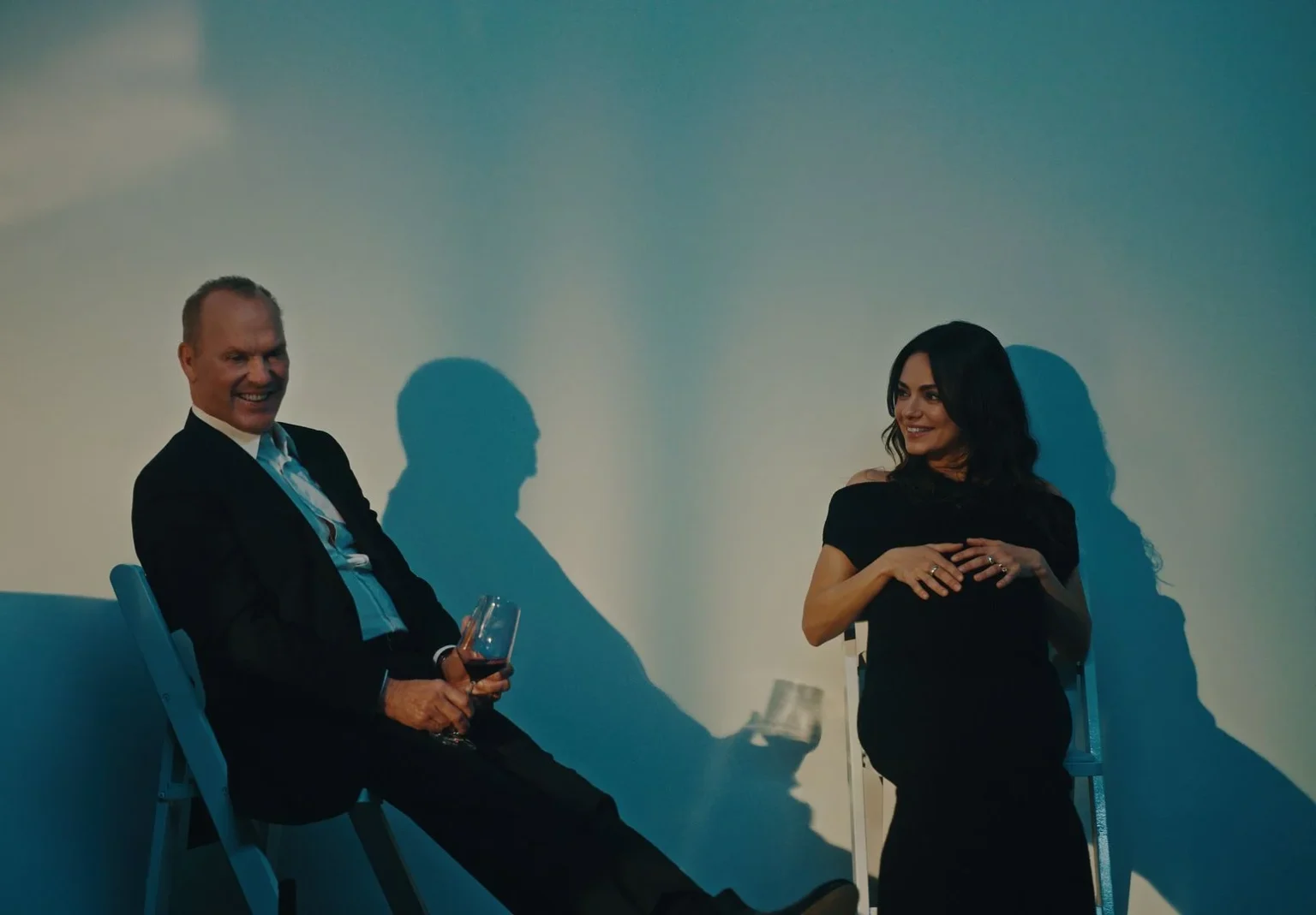 Michael Keaton e Mila Kunis em cena de "Pai do Ano"- Divulgação Diamond Pictures BR