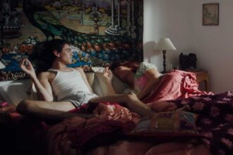 Max Suen em cena de 'O Prazer é meu"- Divulgação Oficial