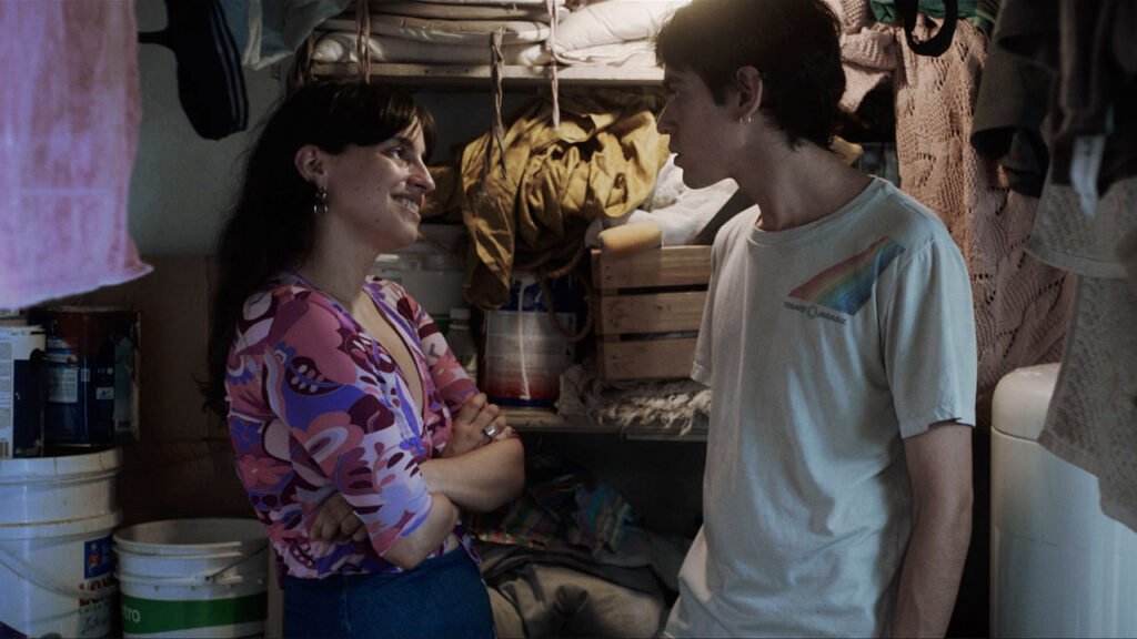 Sofia Palomino e Max Suen em cena de 'O Prazer é meu"- Divulgação Oficial