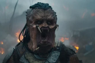 Dimitrius Schuster-Koloamatangi em cena de "Predador: Terras Selvagens"- Copyright 2025 20th Century Studios. All Rights Reserved.