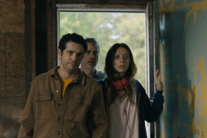 Angela Sarafyan, Vinícius de Oliveira e Daniel Hendler em cena de "Quase Deserto"- Divulgação Festival do Rio