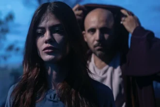 Vitória Strada e Márcio Fetcher em cena de Recife Assombrado 2: A Maldição de Branca Dias-Divulgação ViuCine