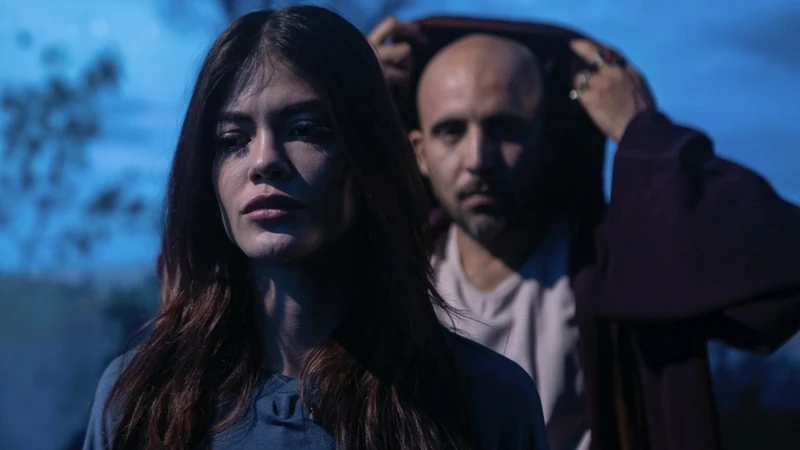 Vitória Strada e Márcio Fetcher em cena de Recife Assombrado 2: A Maldição de Branca Dias-Divulgação ViuCine