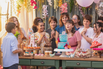 Klara Castanho, Karine Teles e grande elenco de "#SalveRosa"- Divulgação Festival do Rio