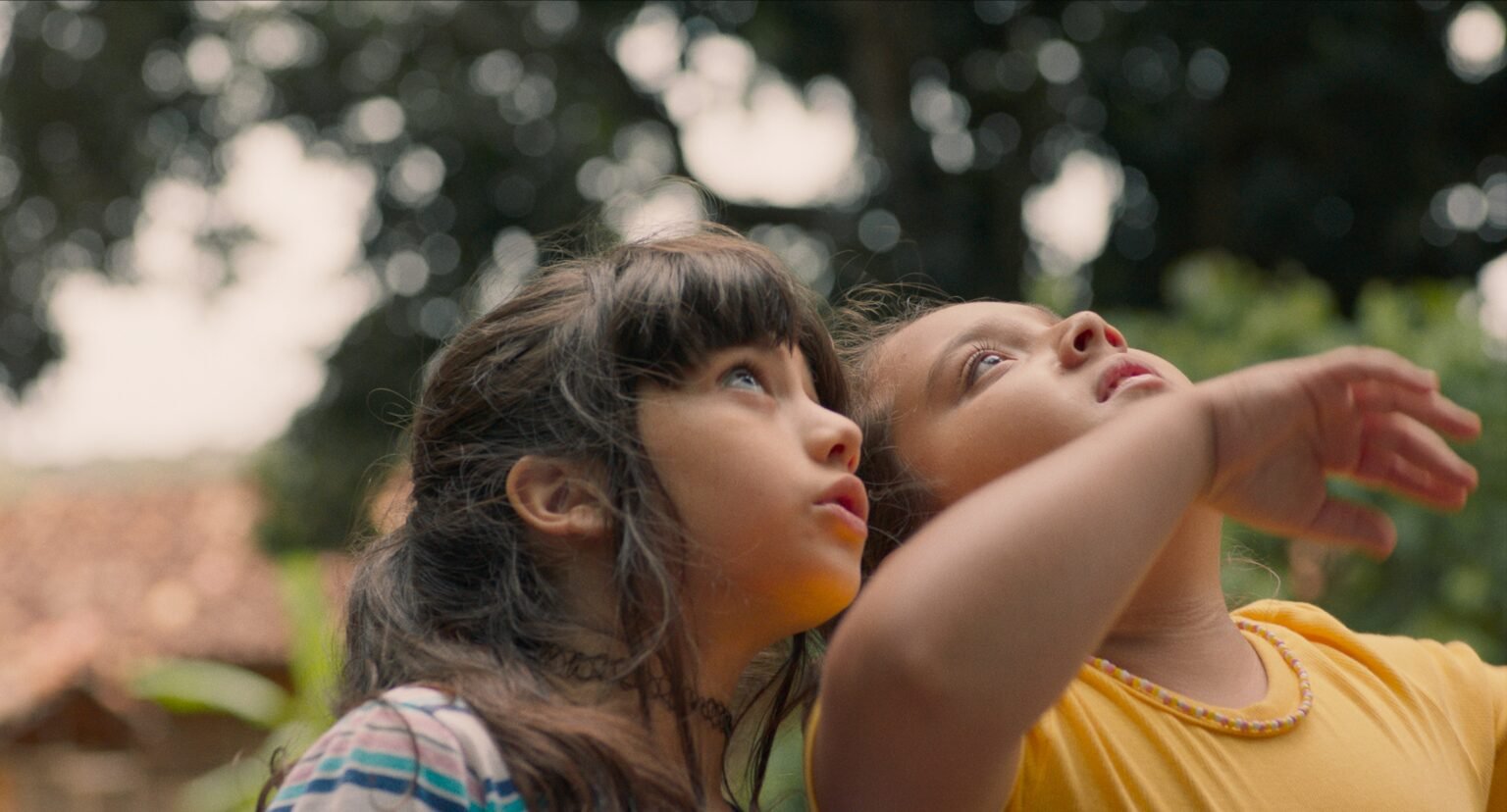 Laura Brandão e Serena em cena de "A Natureza das Coisas Invisiveis"- Divulgação Vitrine Filmes