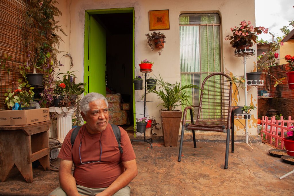 Carlos Francisco como Seu Olímpio em foto de divulgação de 'Não Nasci Pra Esta Cidade'