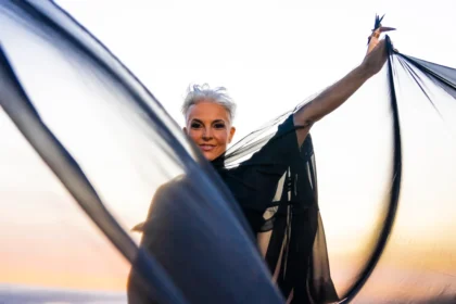 ISABELLA TAVIANI ESTREIA SHOW "CONFISSÕES (DE AMOR)" NO TEATRO RIACHUELO RIO