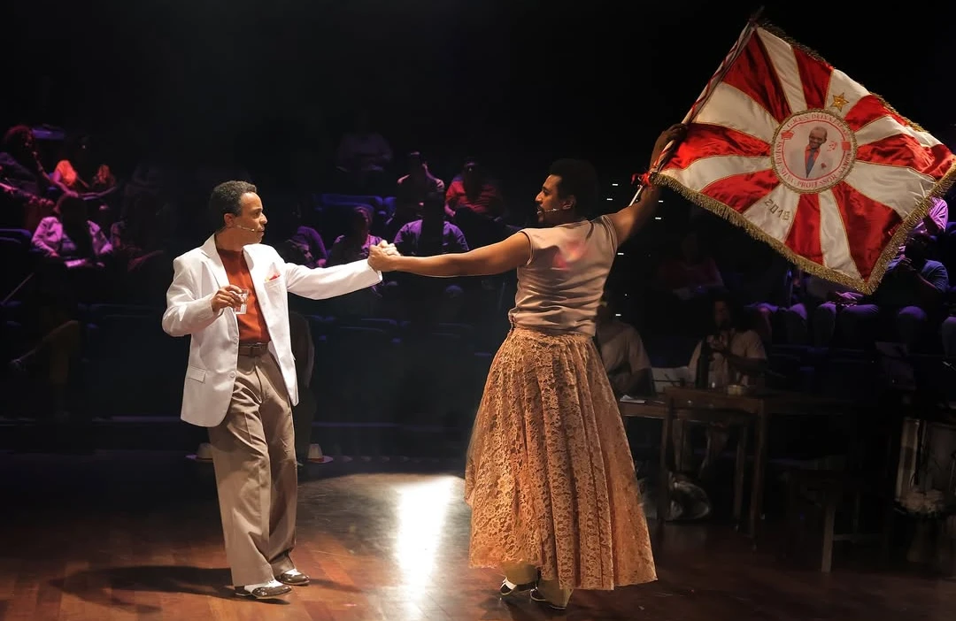 O espetáculo Professor Samba passa pelos teatros Armando Gonzaga, Mário Lago e Imperator