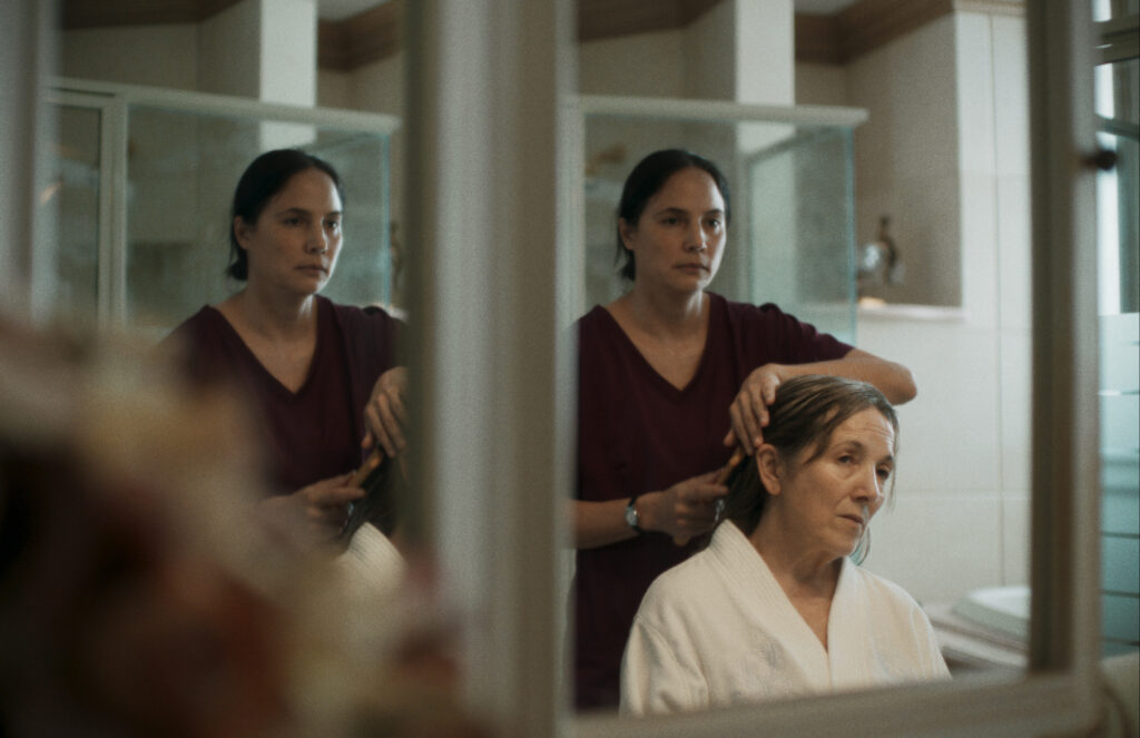 Paulina Garcia e Jenny Navarrete em cena de "Querido Trópico"- Divulgação Filmes do Estação