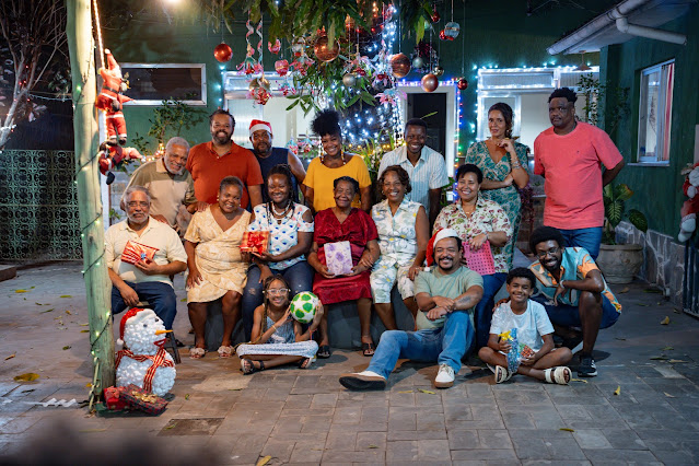 Grande elenco em cena de "O Natal dos Silva"- Divulgação Canal Brasil