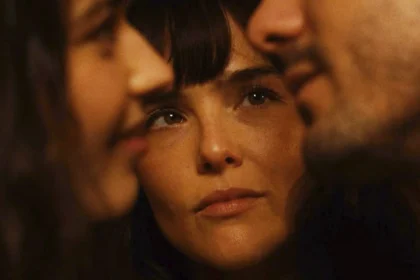 Ruby Cruz, Zoey Deutch e Jonah Hauer-King em cena de "Entre Nós"- Divulgação Paris Filmes