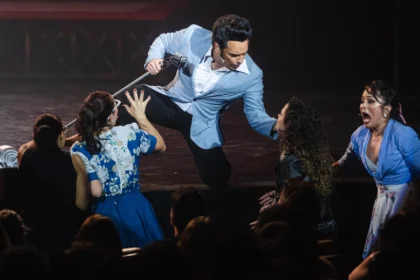 Sucesso absoluto, “O Rei do Rock – O Musical” retorna ao Rio de Janeiro com nova temporada no Teatro Claro Rio