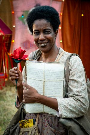 Divulgadas primeiras imagens de Maria Gal como Carolina Maria de Jesus no longa 'Carolina - Quarto de Despejo'