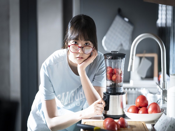 Seung-Yeon Han em cena de "Meu Pior Vizinho"- Divulgação Sato Company