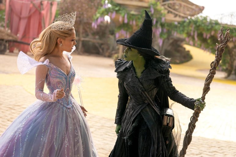 Ariana Grande e Cynthia Erivo em cena de 'Wicked Parte 2'- Divulgação Universal