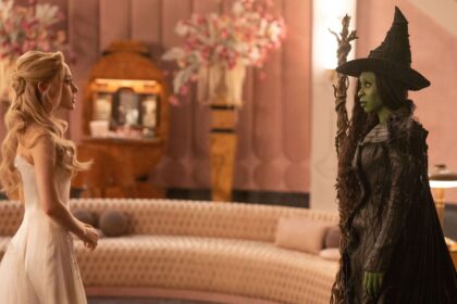 Ariana Grande e Cynthia Erivo em cena de 'Wicked Parte 2'- Divulgação Universal Pictures