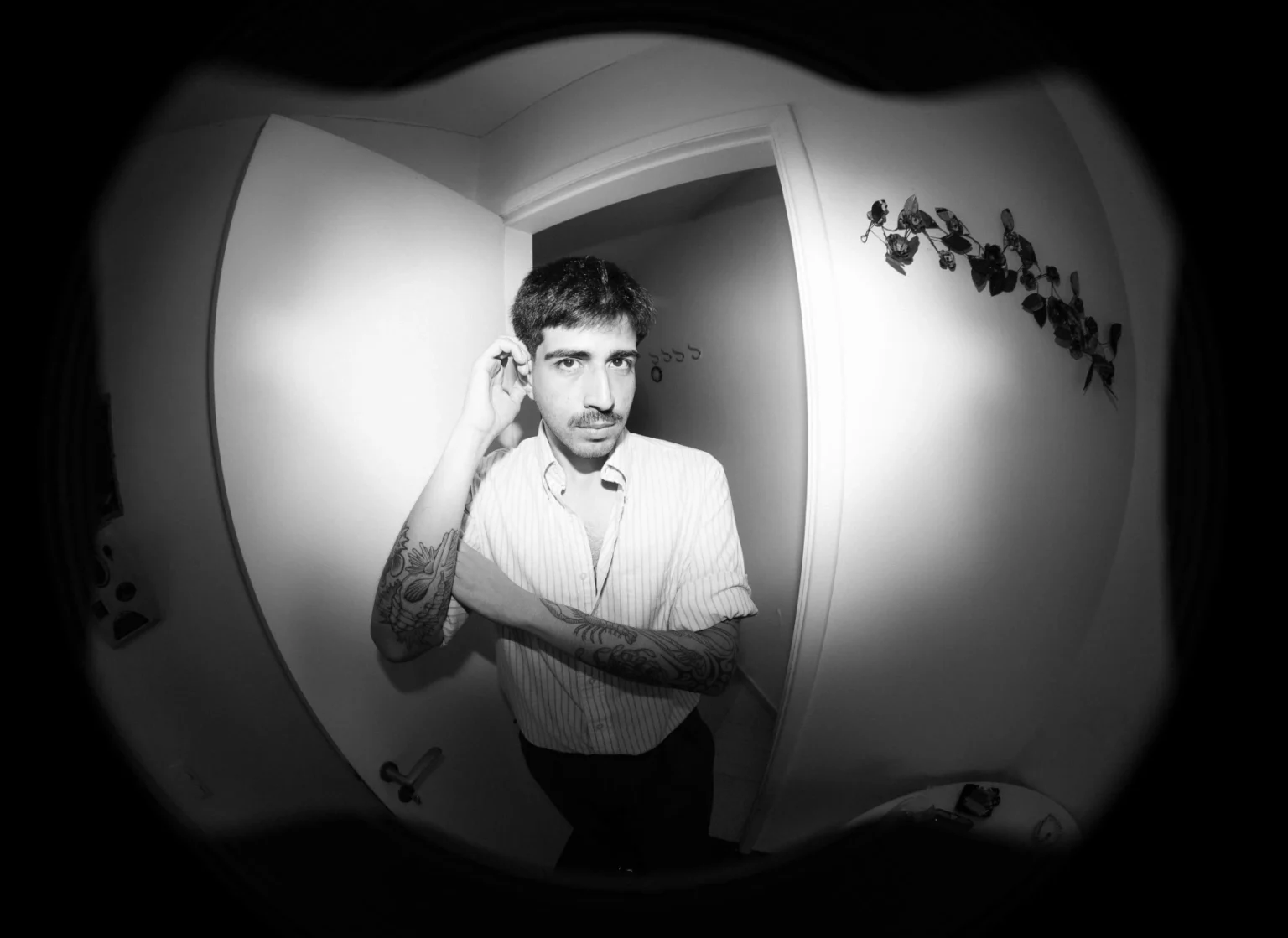 A HQ "Max Medroso" transforma medos e ansiedades infantis em aventura interdimensional que nos faz refletir sobre o vício digital