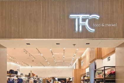 Track&Field inaugura Experience Store no Shopping Rio Sul com loja ampliada, TFC Food & Market e foco no Natal Nova unidade traz ao público carioca a segunda operação com TFC, café e minimercado, no Rio de Janeiro. Abertura ocorre após mudança de ponto, reforma e ampliação, e reforça a estratégia da marca no período mais importante do varejo