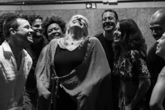 Fafá de Belém, o Musical estreia em 15 de janeiro de 2026 no Teatro Riachuelo Rio e celebra os 50 anos de carreira da cantora, unindo MPB, Amazônia, política e memória.