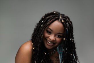 Sugestão - Tássia Reis apresenta ”Topo da Minha Cabeça” no Teatro Riachuelo Rio encerrando a série Brasileirando