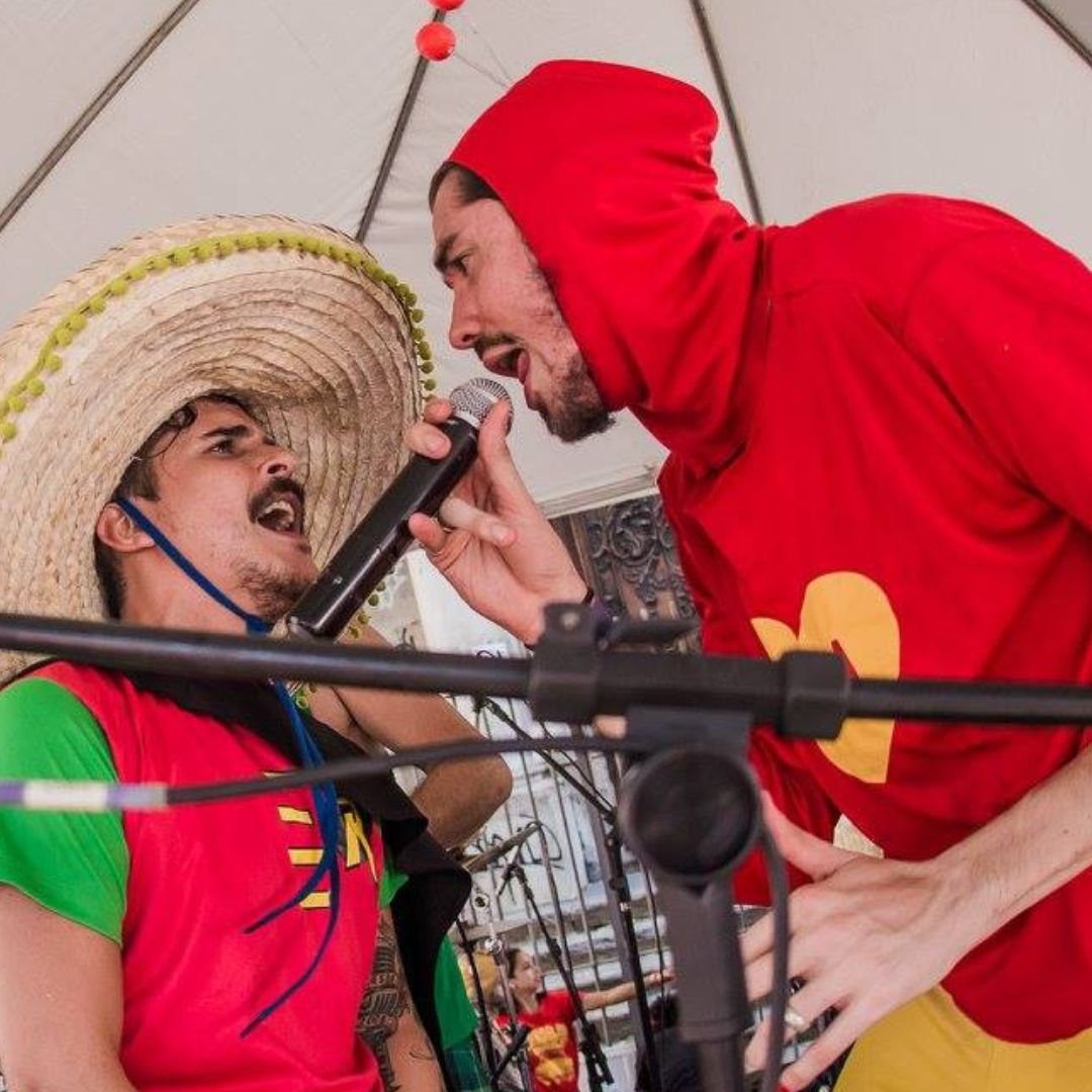 Ensaio do Bloco Brasília Amarela e Carnaval da Eddie agitam o Teatro Rival