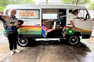 Ya'Ya High-Fi estreia Kombi 100% vinil com baile latino na rua do Eleninha, no Horto (RJ)
