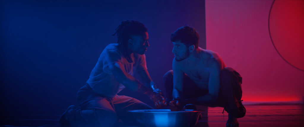 Henrique Barreira e Gabriel Faryas em cena de "Ato Noturno"- Divulgação Sessão Petrobras